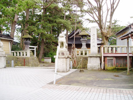 第2話�@　重蔵神社の標柱と狛犬